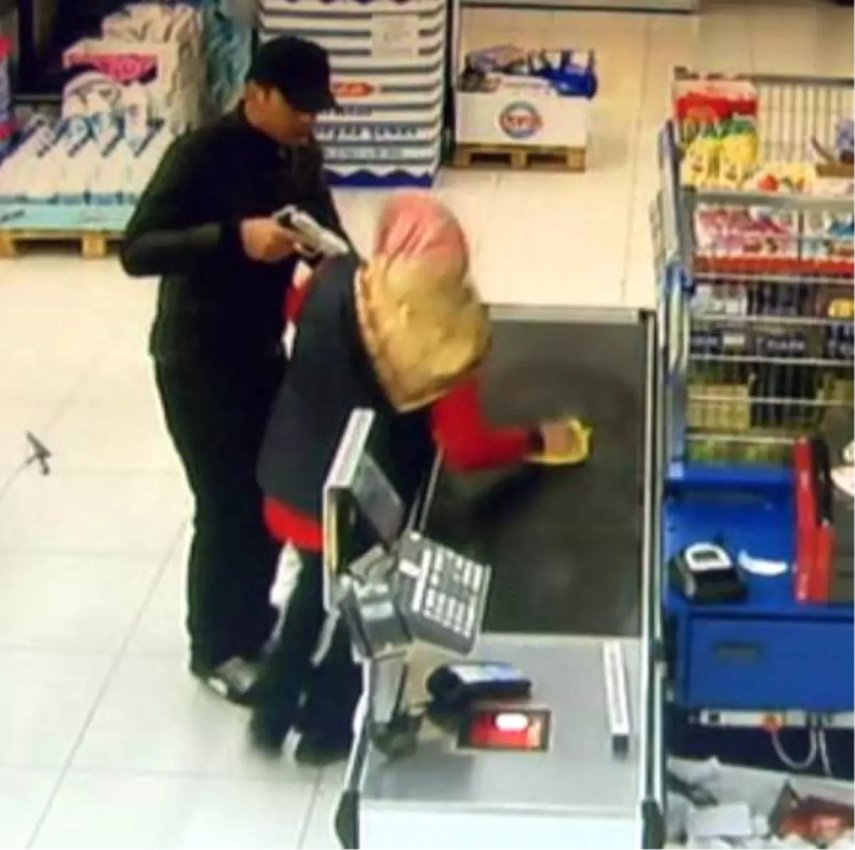 Markete Girip Silahla Gasp Yapan Şüpheli Yakalandı