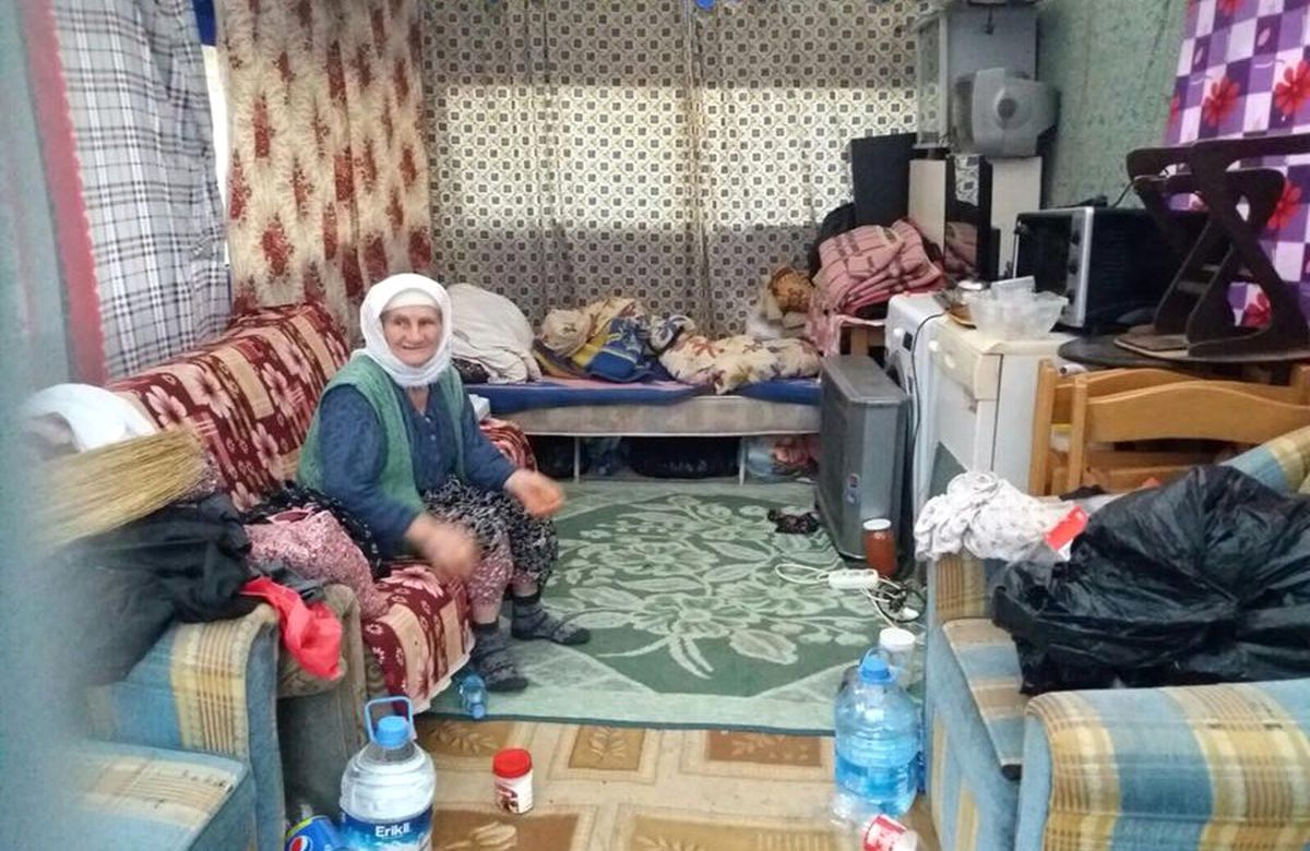 Milas\'ta Deprem Mağdurlarına Yardım Eli