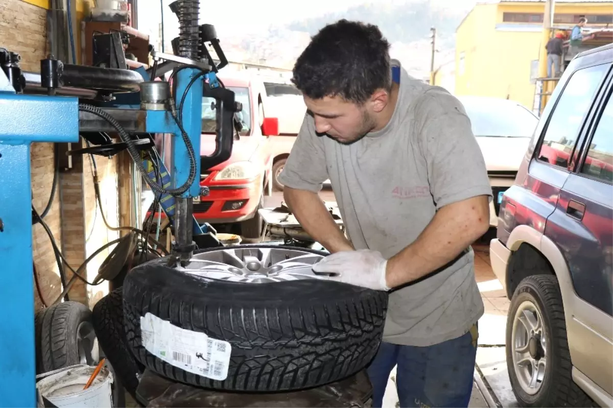 Oto Lastikçilerinde 1 Aralık Yoğunluğu