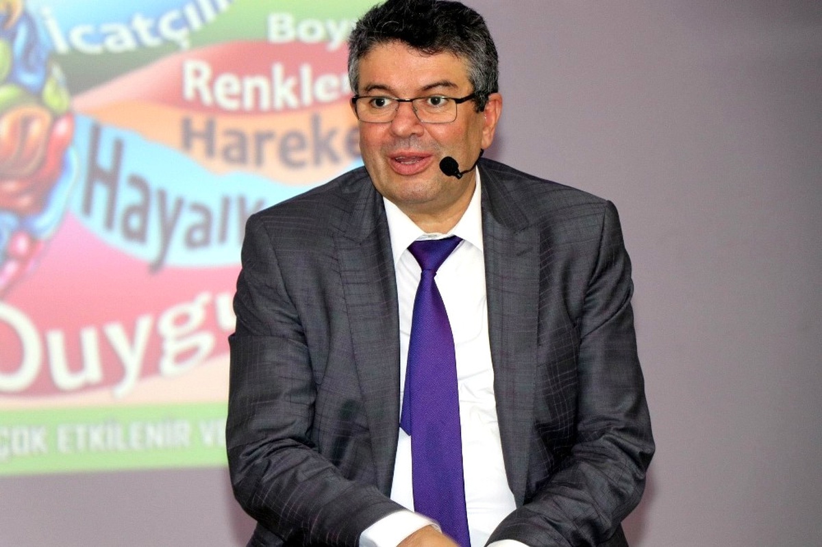 Eğitimci Yazar Kapaklıkaya, "İyi Çocuk Yetiştirmek İyi Ana Baba Olmaktan Geçer"
