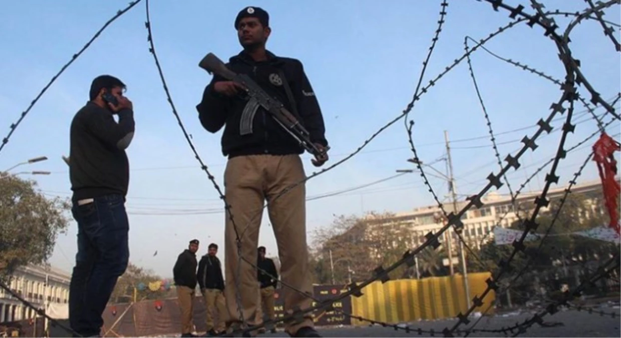 Pakistan\'da Üniversite Yurduna Saldırı: 11 Ölü