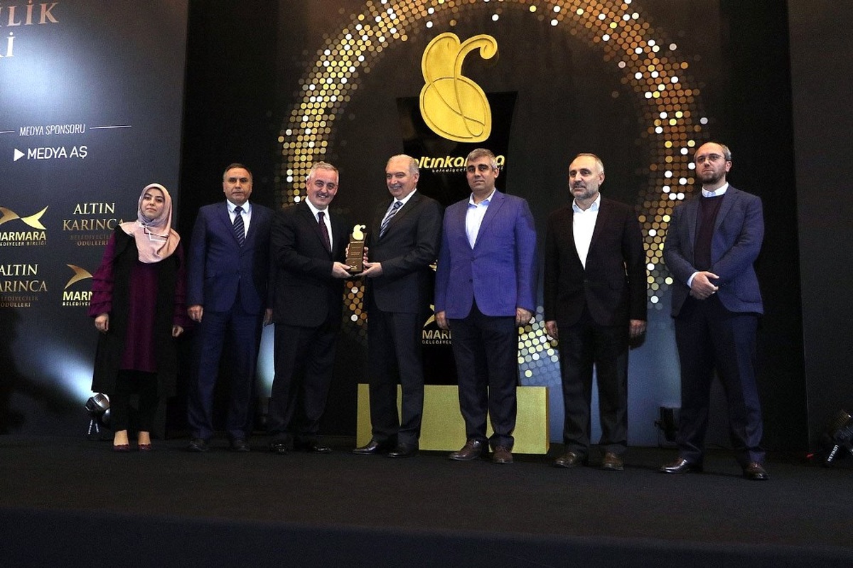 Şehir ve Medeniyet Okuluna \'Altın Karınca Ödülü\'