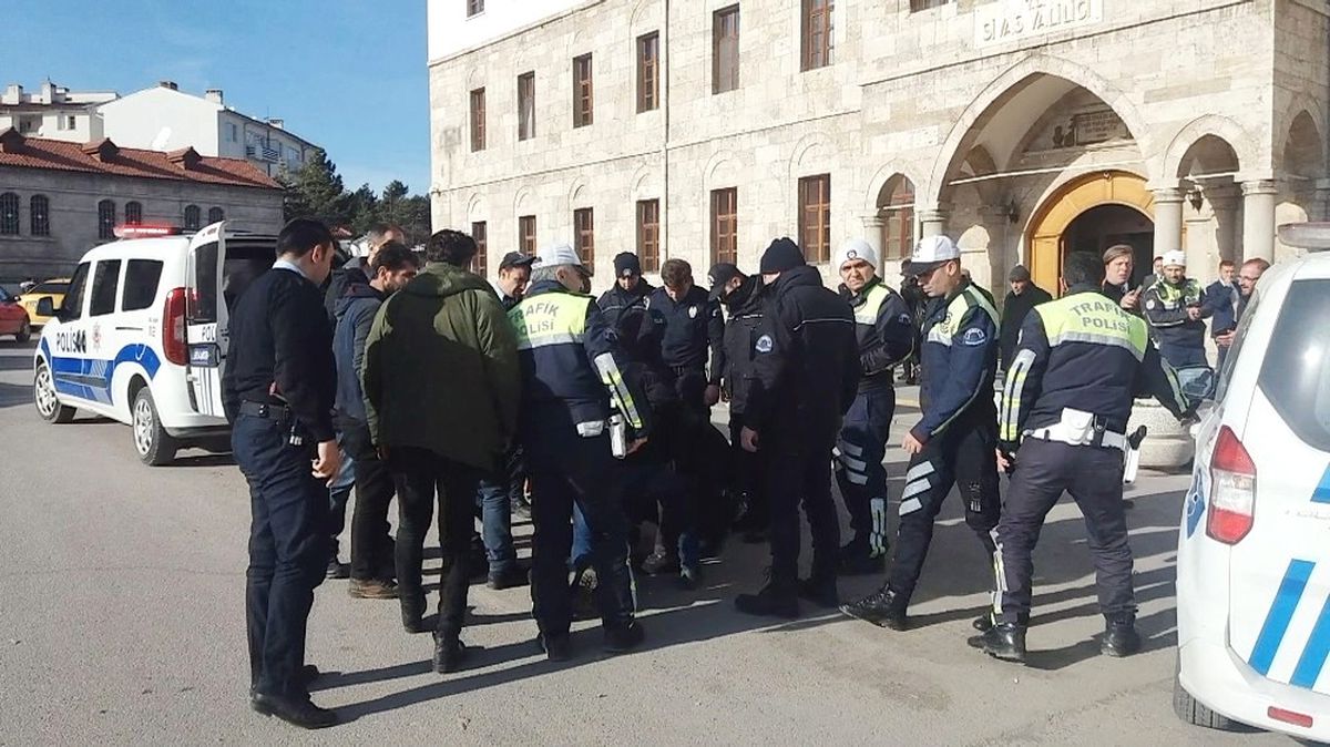Sivas Valiliğinde Hareketli Anlar