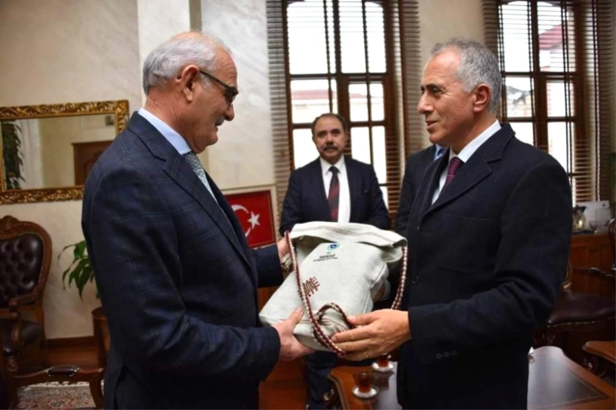 Tekirdağ Büyükşehir Belediyesi Heyeti Başkan Yusuf Yılmaz ile Görüştü
