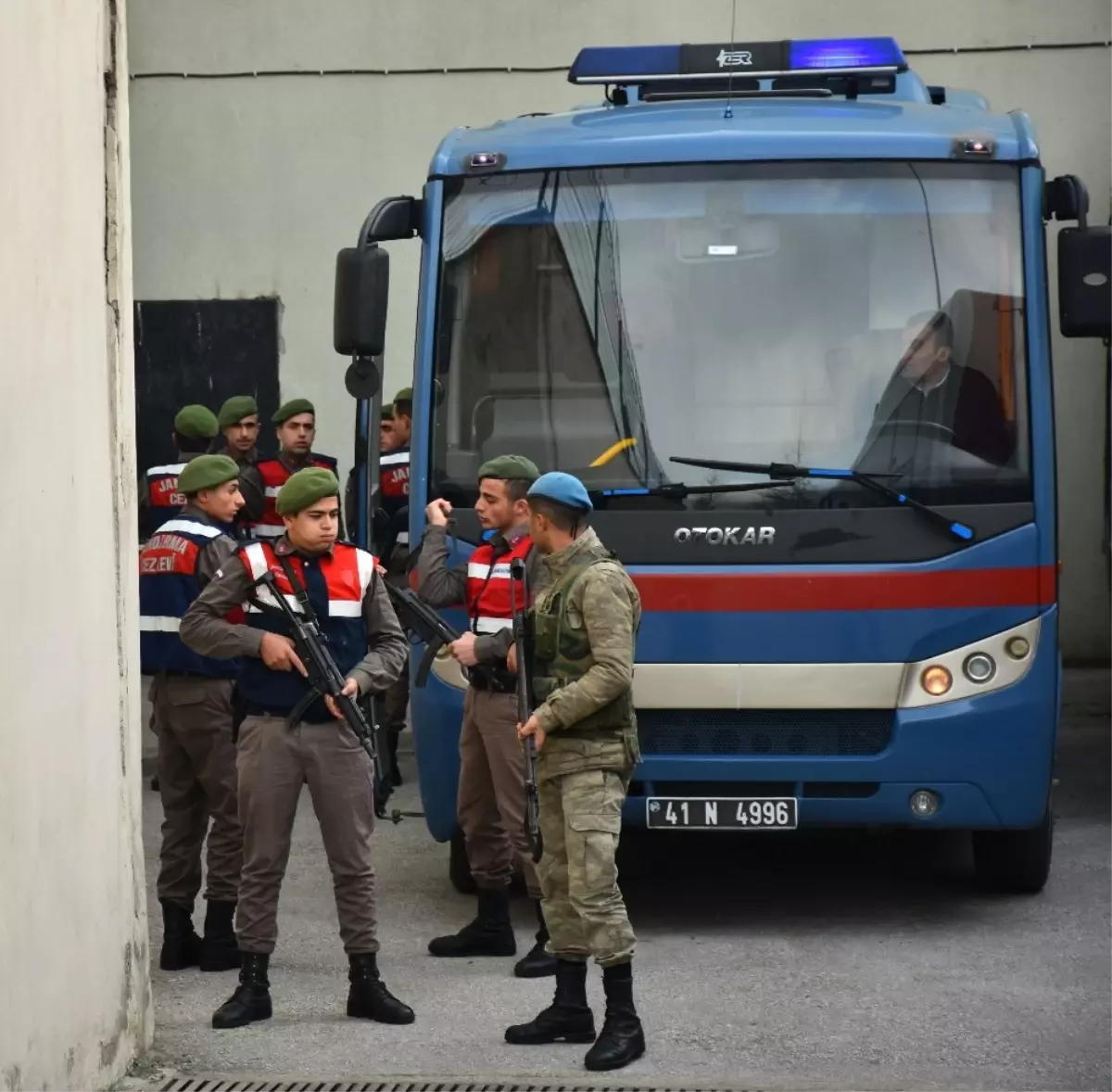 Vahşi Cinayetin Zanlıları Adliyeye Geniş Güvenlik Önlemleriyle Getirildi