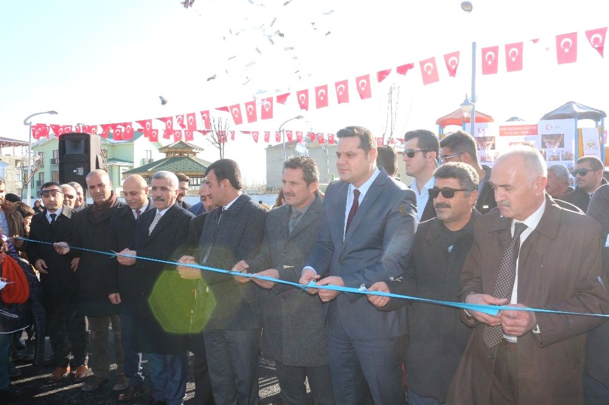 Van\'da Naim Süleymanoğlu Parkı\'nın Açılışı Yapıldı
