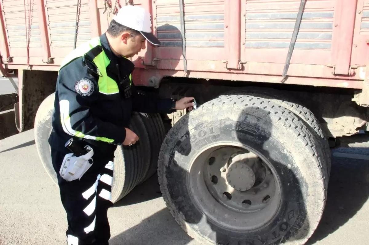 Yozgat\'ta Trafik Ekipleri Kış Lastiği Denetimi Yaptı