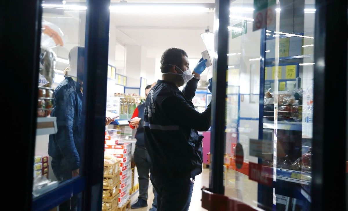 Antalya\'da Kar Maskeli, Pompalı Tüfekli Market Soygunu