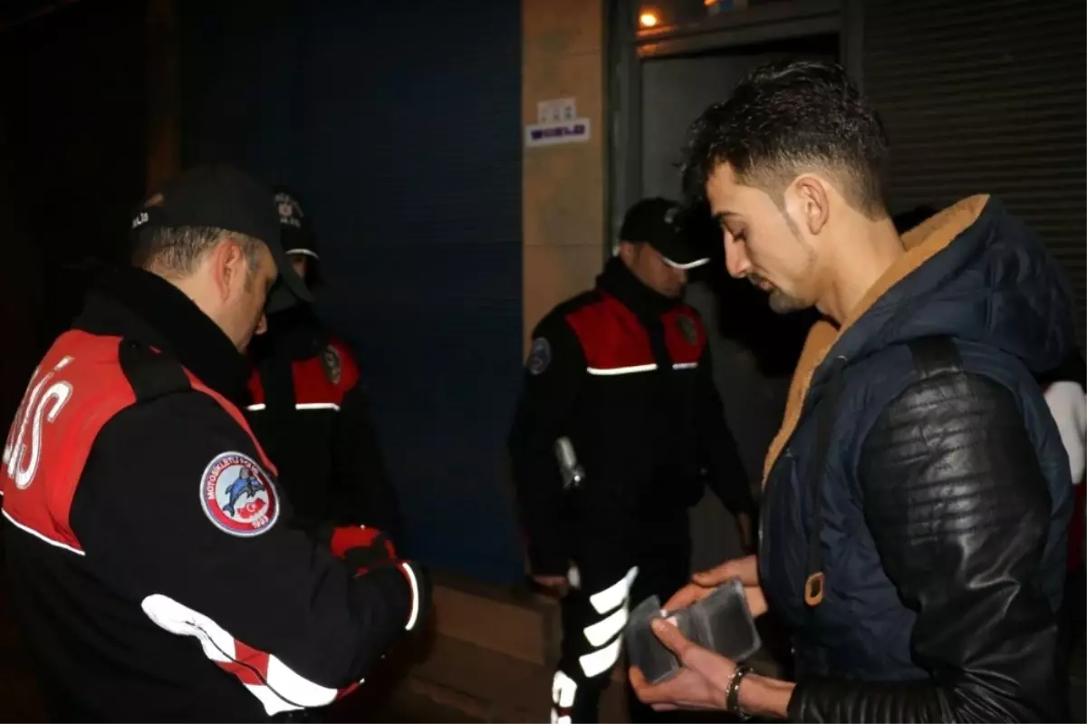 Aydın Polisi Gençleri Korumak İçin Denetimlerini Sıklaştırdı