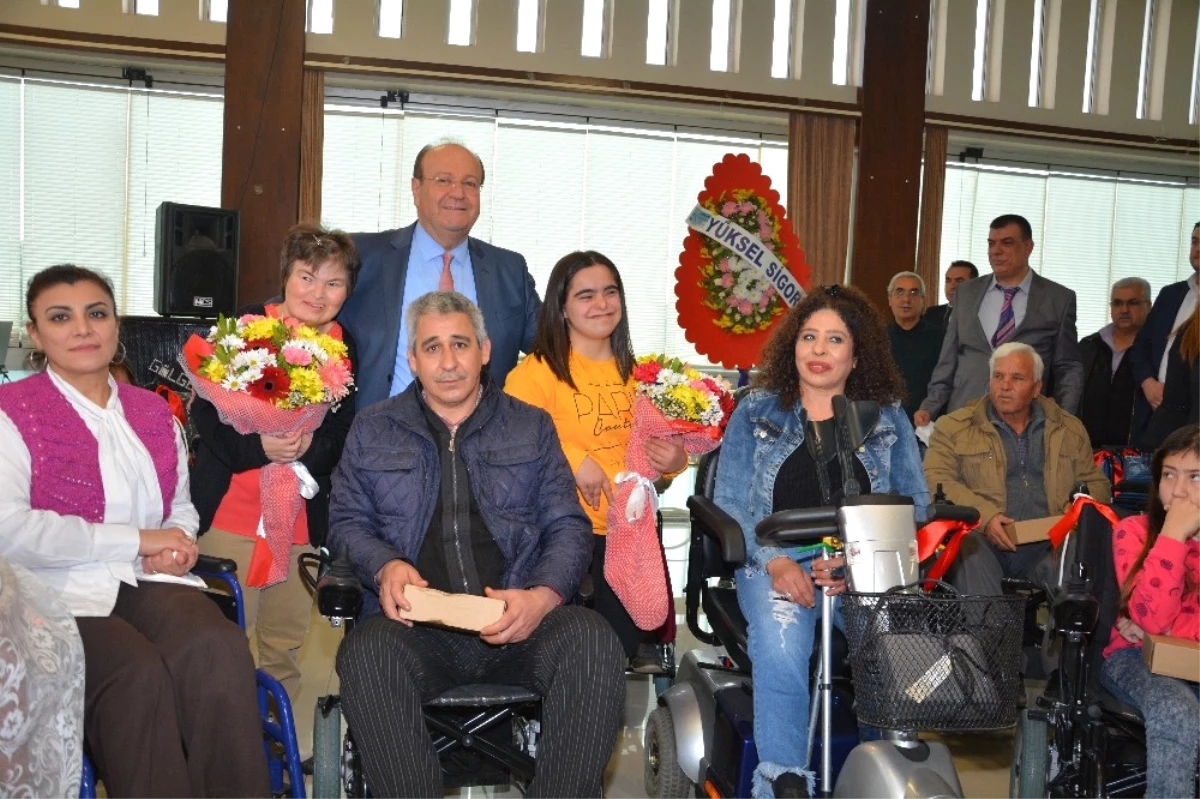Başkan Özakcan, Engelli Bireyler ile Yemekte Buluştu