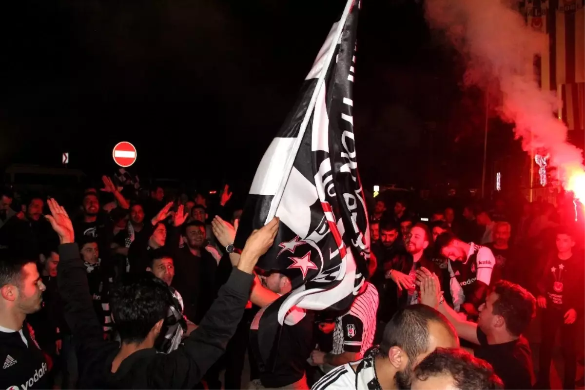 Beşiktaş\'a Coşkulu Karşılama