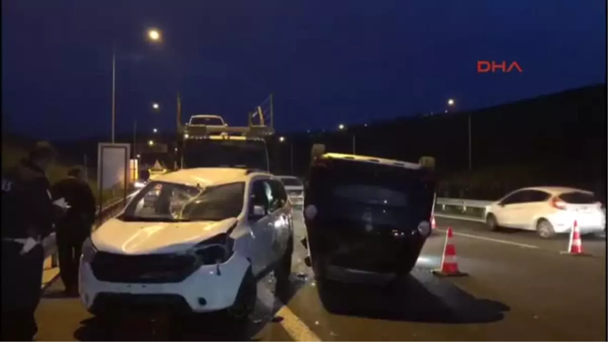 Bursa Tır Üzerindeki Otomobiller Düştü, Otoyol 2 Saat Trafiğe Kapandı