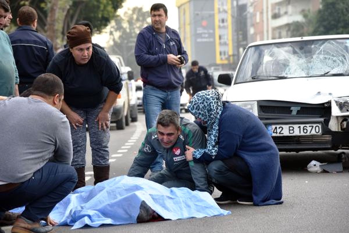 Caddede Otomobilin Çarpması Sonucu Öldü