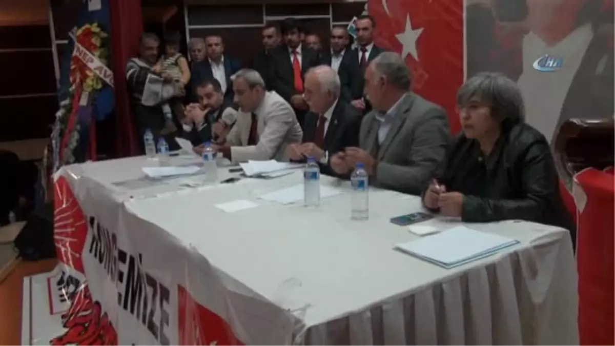 CHP Adıyaman Merkez İlçe Olağan Kongresindegernginlik... CHP\'li Başkana Eski Başkandan Yumruk