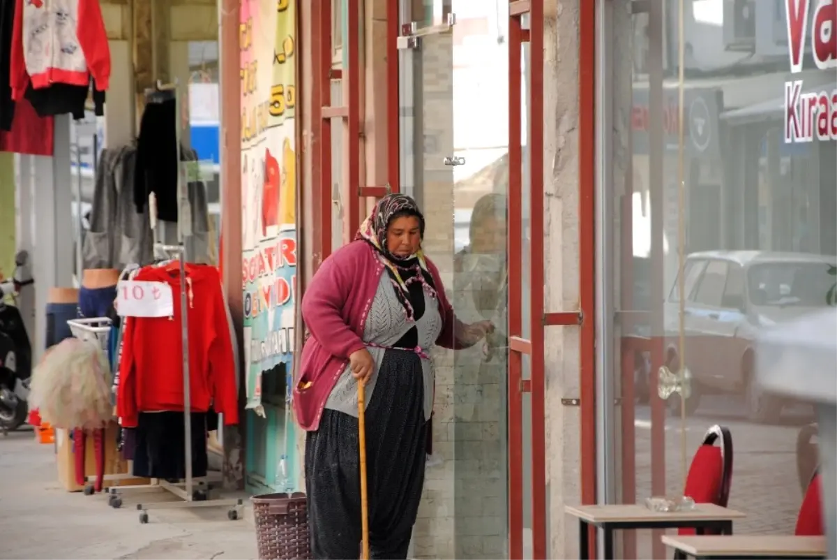 Dilenciler Esnaf ve Vatandaşı Bıktırdı