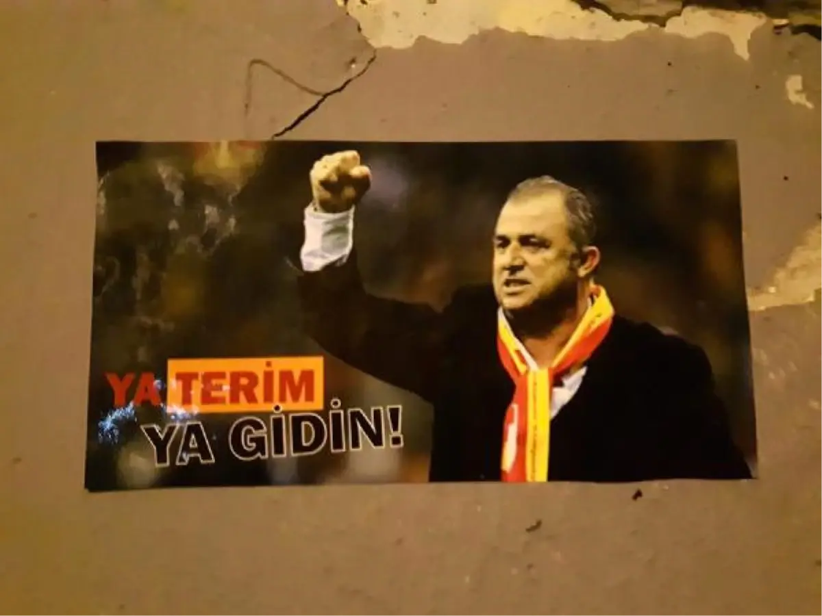 Ek Bilgilerle Yeniden) Galatasaray Taraftarından Florya\'da \'Fatih Terim\'li Protesto!