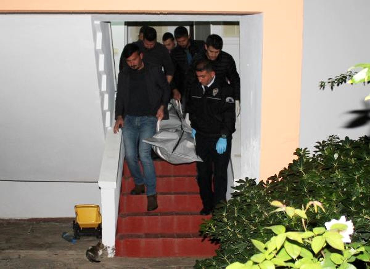 Emekli Öğretmen Doğum Gününde Ölü Bulundu