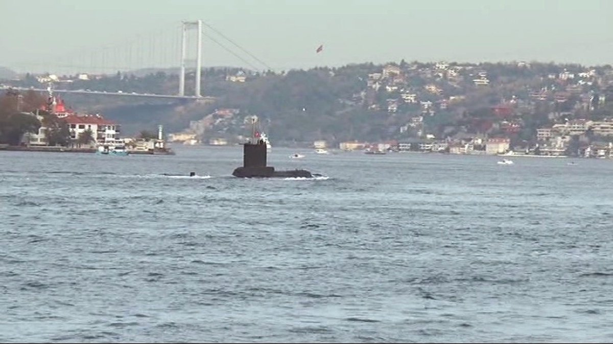 İstanbul Boğazı\'ndan Denizaltı Geçti