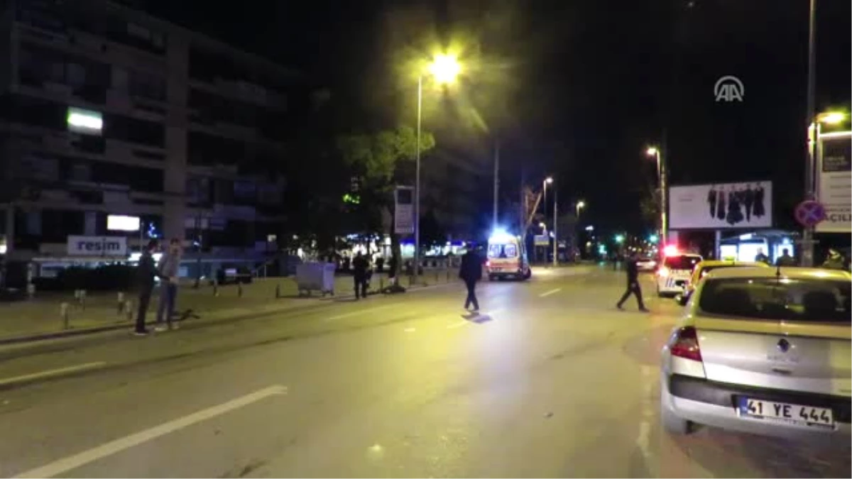 Kadıköy\'de Otomobil Motosiklete Çarptı: 1 Ölü, 1 Yaralı