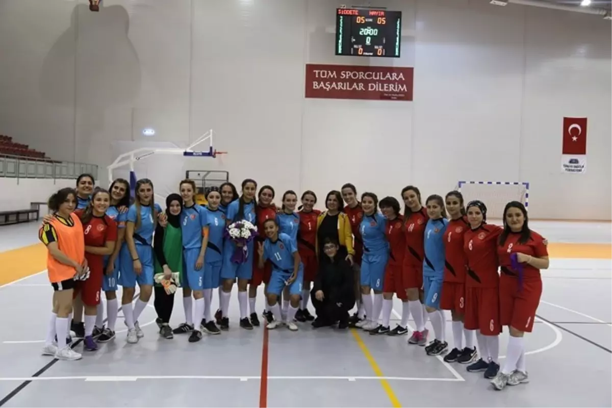 Kadına Şiddete Futbol Oynayarak Tepki Gösterdiler