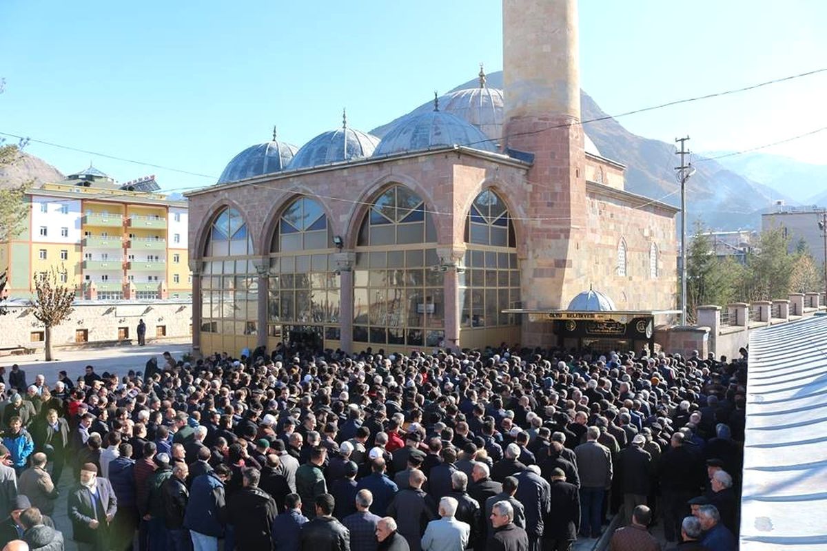 Oltulular PTT Müdürü Zengin\'i Son Yolculuğuna Uğurladı