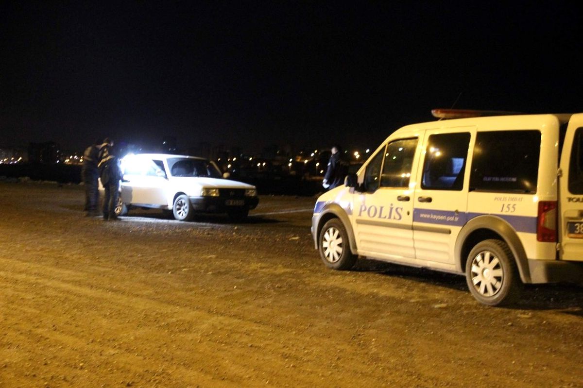Otomobile Ateş Açıldı: 2 Yaralı