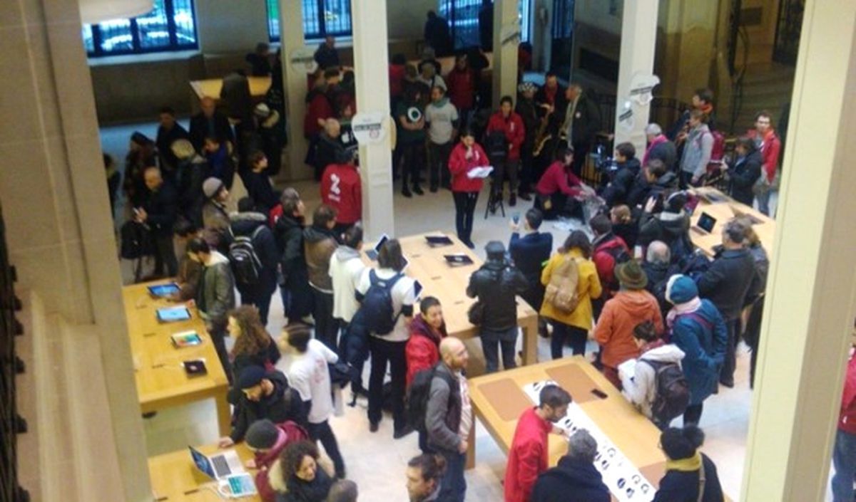Paris\'teki Apple Mağazasına "Vergini Öde" Baskını