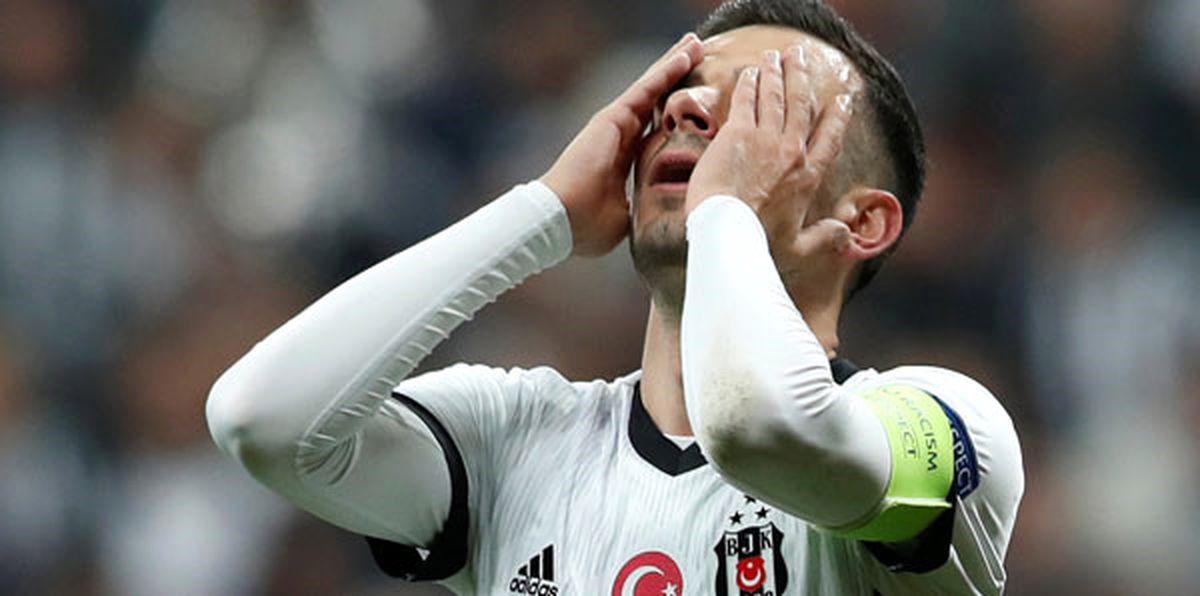 Penaltı Kararı Çıkmayınca Oğuzhan Çıldırdı!
