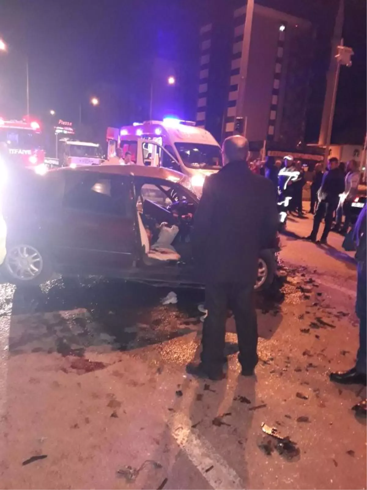 Samsun\'da Otomobil Tır\'a Çarptı: 1 Ölü, 1 Ağır Yaralı