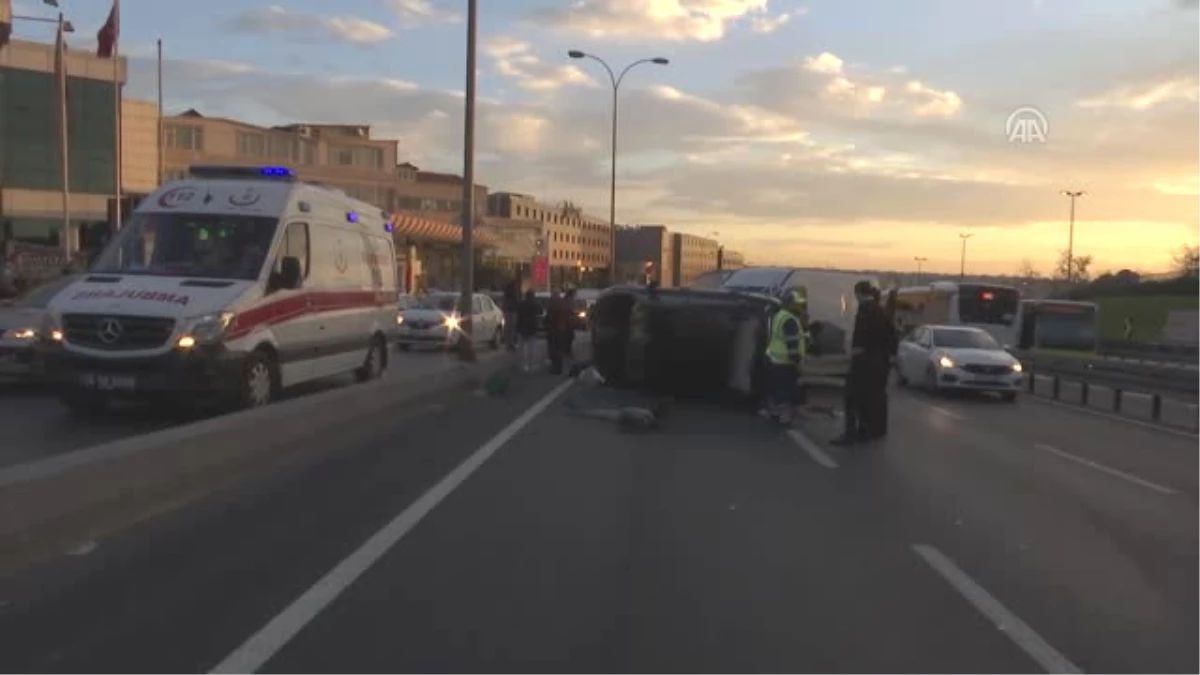 Sefaköy\'de Trafik Kazası: 2 Yaralı