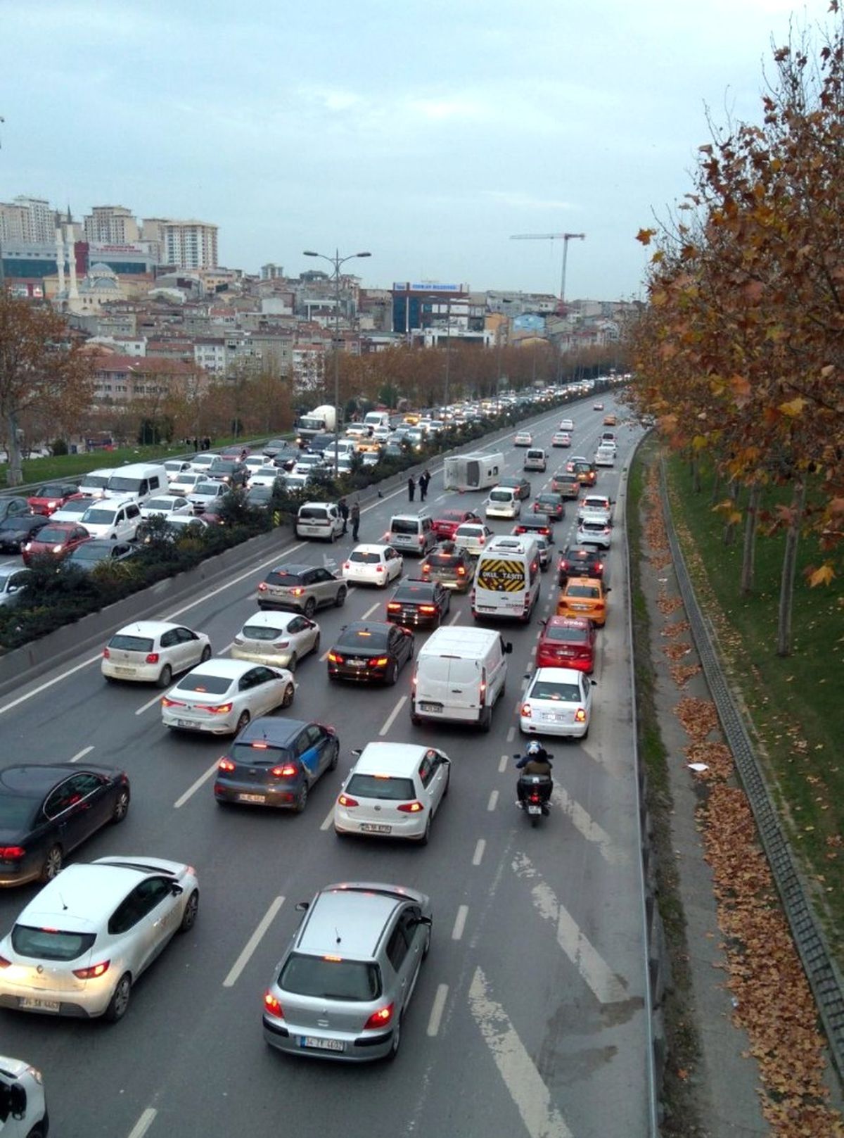 Tem Bağlantı Yolunda Midibüs Devrildi