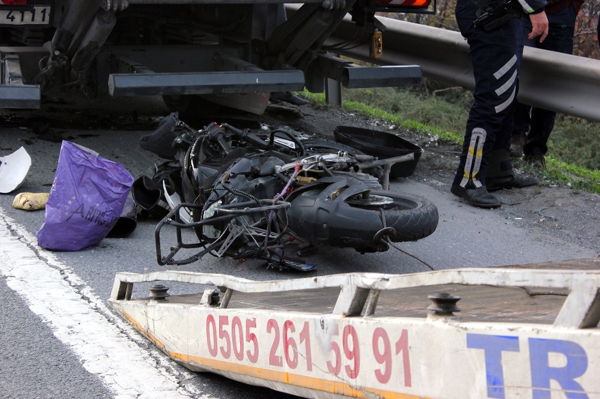 Tem\'de Motosiklet Kamyonun Altına Girdi: 1 Ölü