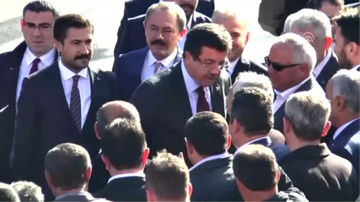 Zeybekci: "Ne Yapıp Ne Edip, Bu İşi AK Parti\'ye ve Recep Tayyip Erdoğan\'a Nasıl Bağlarız Onun...