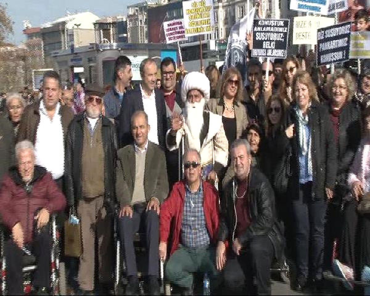 Engelliler Denize Maya Çalıp Sorunlarına Dikkat Çekti