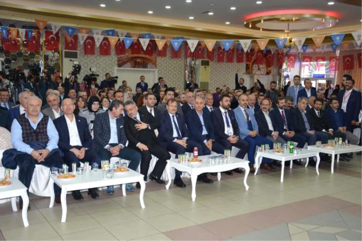 Engelliler Maçında Sakatlanan Futbolcunun Yardımına Başbakan Yardımcısı Çavuşoğlu Koştu (2)