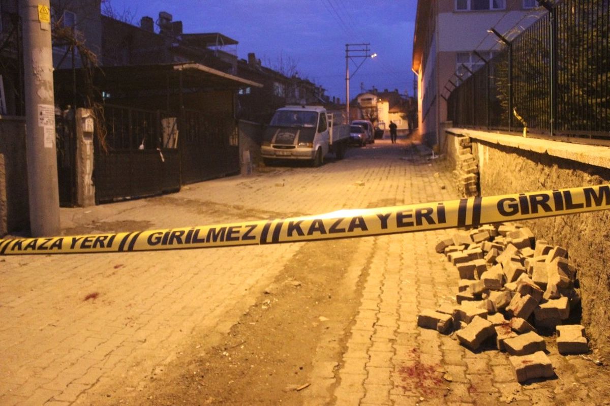 Ev Sahibi Kiracı Kavgası Kanlı Bitti: 1 Ölü, 7 Yaralı
