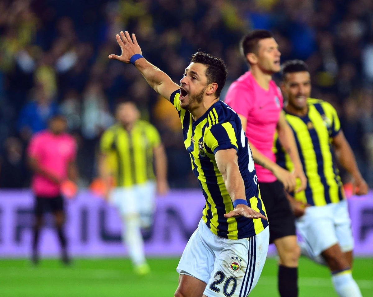 Fenerbahçe Zirveye Göz Kırptı
