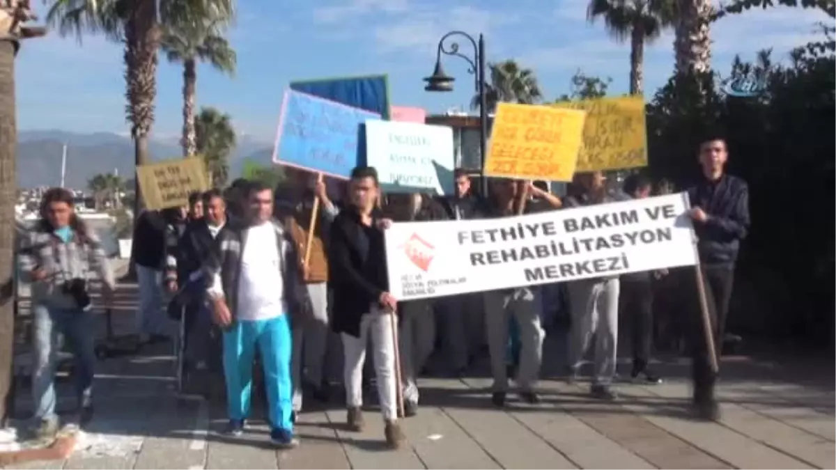 Fethiye\'de Engellilerden \'Farkındalık\' Yürüyüşü