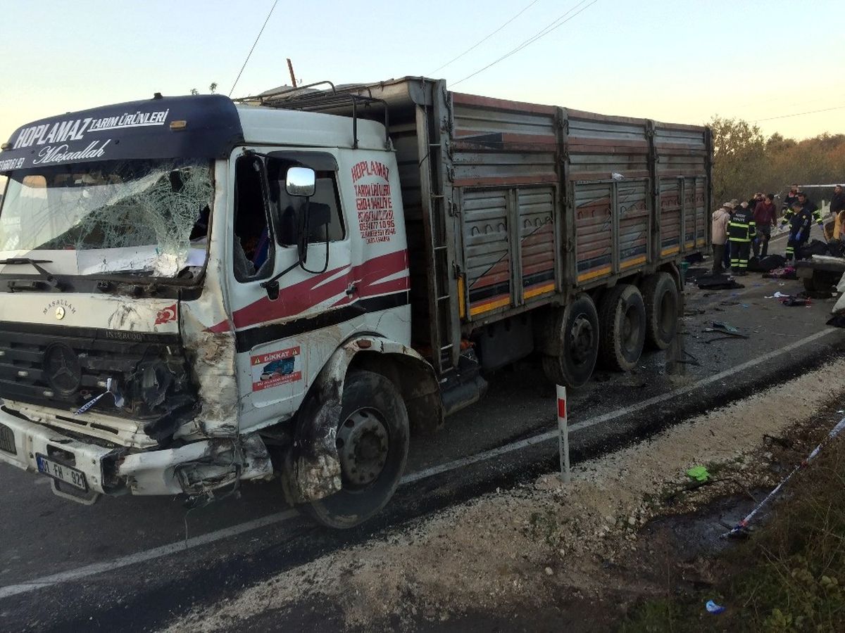 Hatay\'da Feci Kaza: 10 Ölü, 8 Yaralı