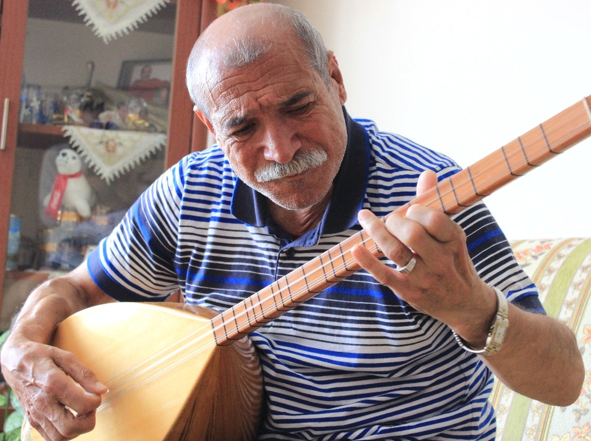 Hayata Gönül Gözü ve Bağlamasıyla Tutundu