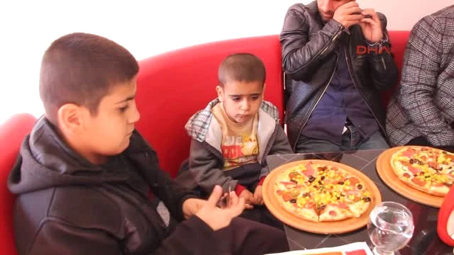 Şırnak Silopili Esnaflardan Engellilere Pizza İkramı Son Dakika