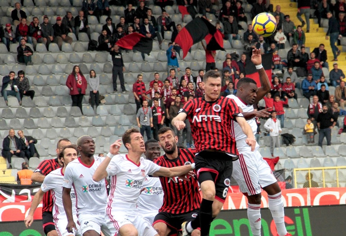 Süper Lig: Gençlerbirliği: 1 - Sivasspor: 0 (İlk Yarı)