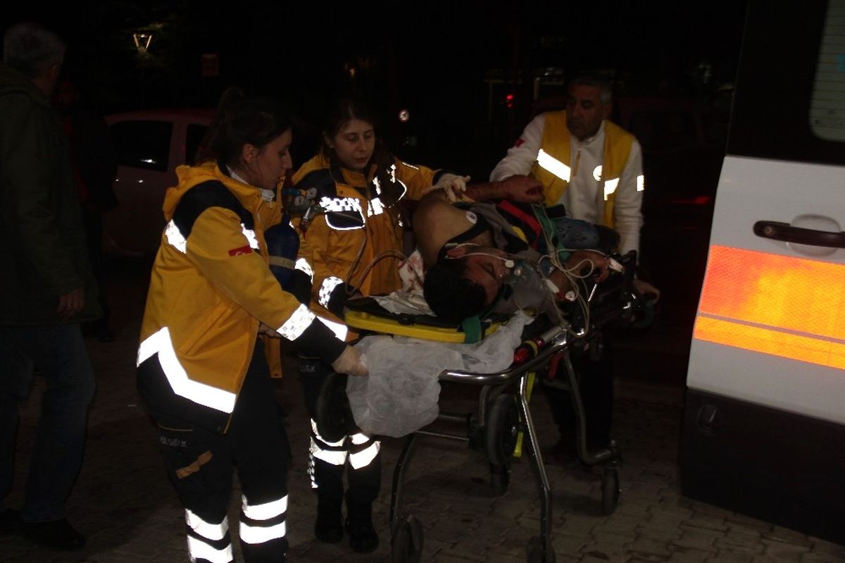 Suriyeliler Arasında Bıçaklı Kavga : 3 Yaralı