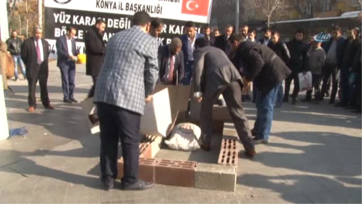 Temsili Mezara Kömür Döküp Madendeki İş Kazalarına Dikkat Çektiler