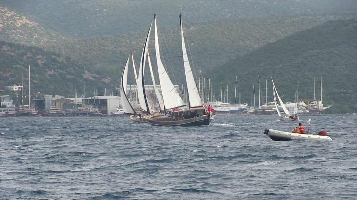 Tirhandiller Fırtınaya Aldırmadan Yelken Açtı