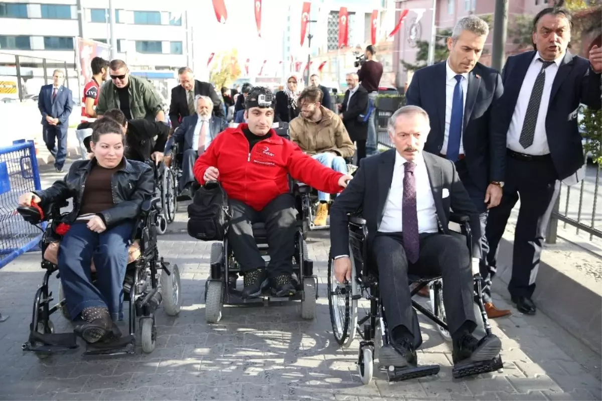 Tiyatro ve Sinema Sanatçıları Tekerlekli Sandalye ile Gezdi