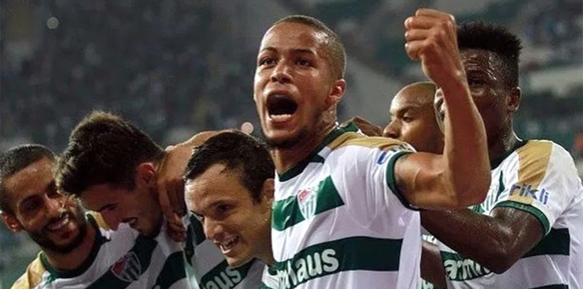 Agu Fenerbahçe\'ye Karşı Yok, Ekong İse Şüpheli