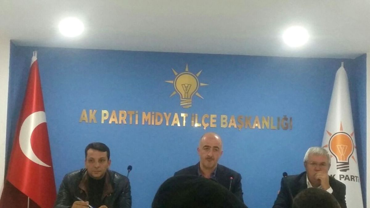 AK Parti Midyat İlçe Başkanlığı Muhtarlarla Bir Araya Geldi