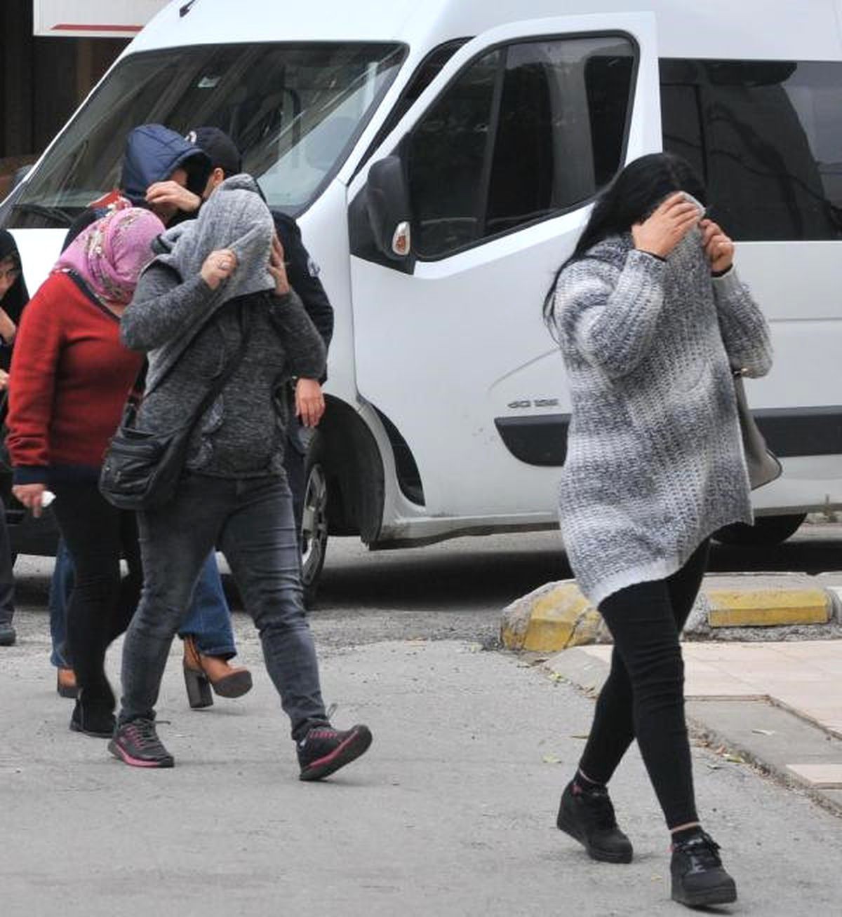 Aydın\'da Fuhuş Operasyonu: 18 Gözaltı