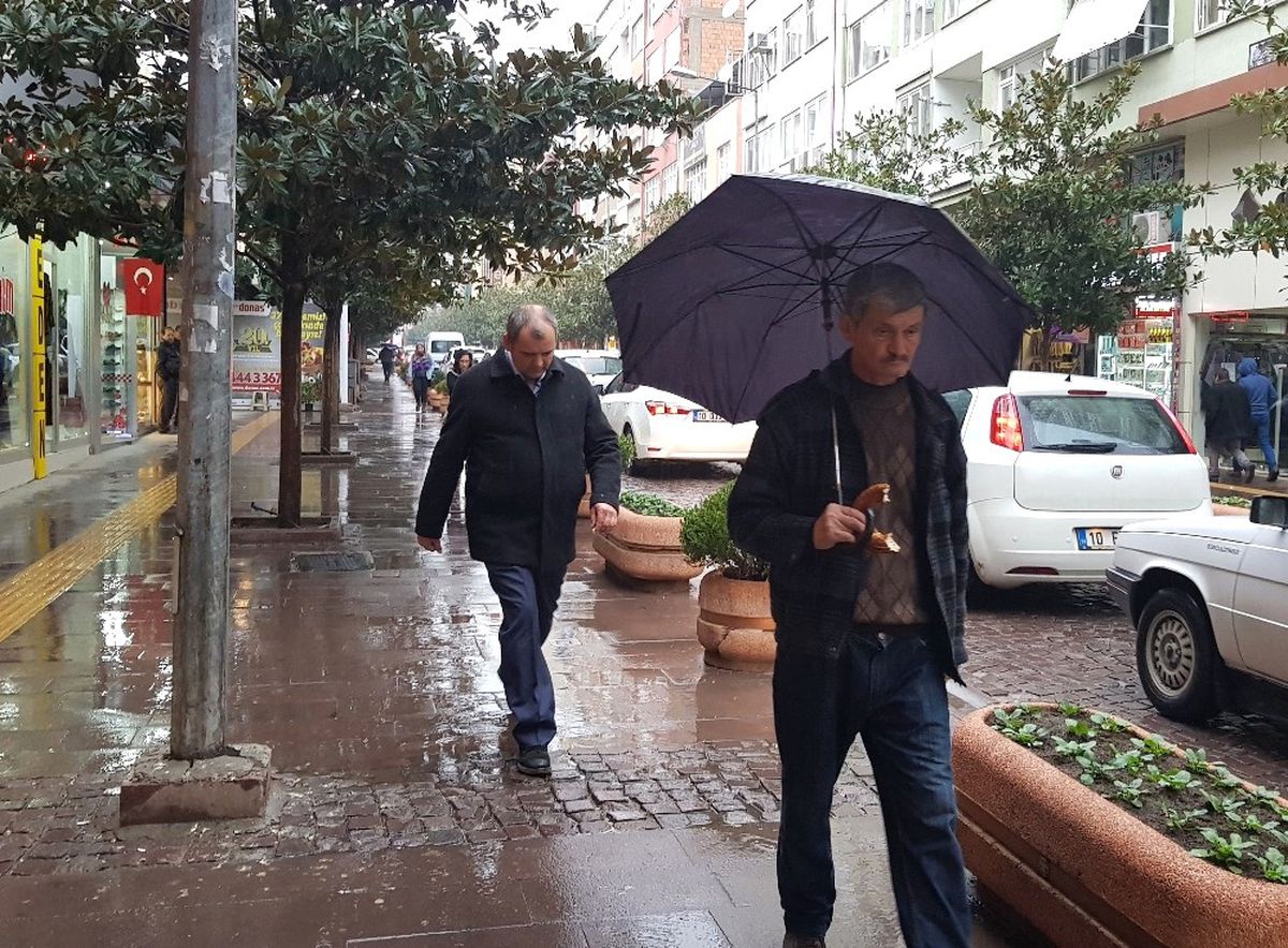 Balıkesir\'de Sağanak Yağış